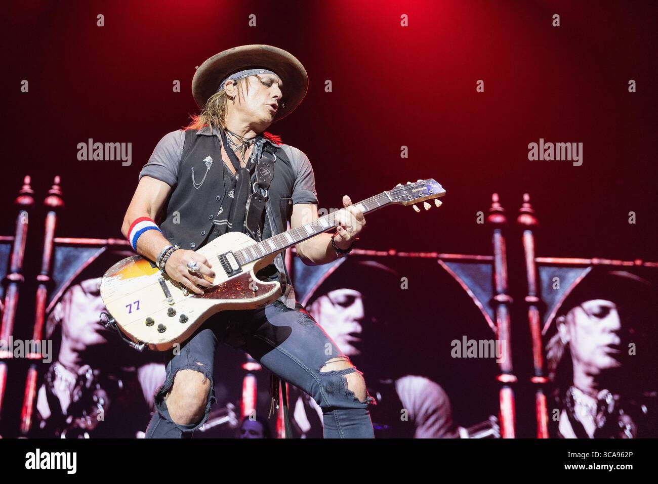 London, Großbritannien. 25. Juli 2025. London, Großbritannien. Ryan Roxie tritt am 25. Juli 2026 mit Alice Cooper in der O2 Arena in London auf. Juli 2025 in London, England, Vereinigtes Königreich. Quelle: S.A.M./Alamy Live News 25. Juli 2025 in London, England, Vereinigtes Königreich. Quelle: S.A.M./Alamy Live News Stockfoto