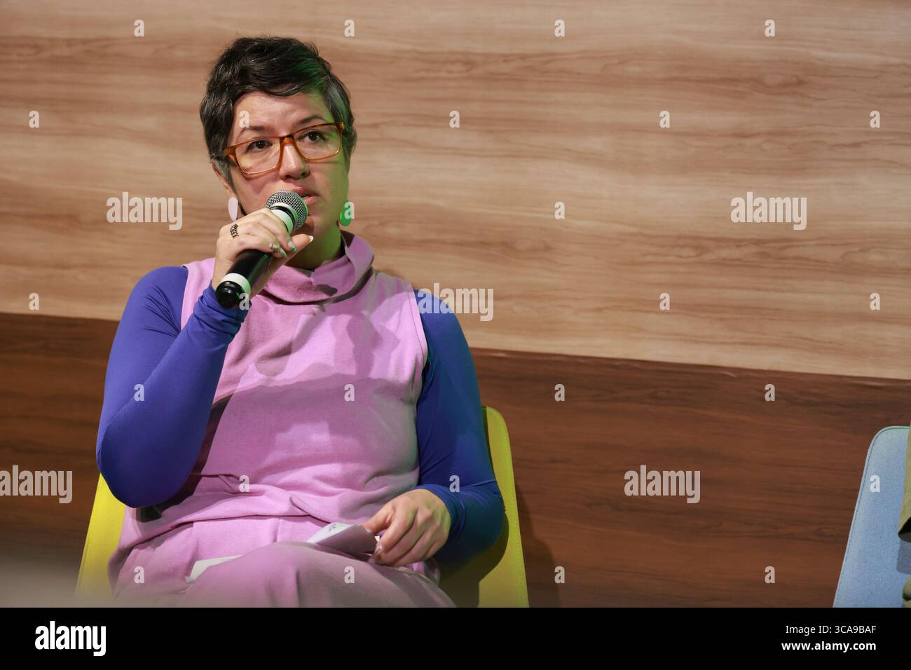 Sao Paulo, Sao Paulo, Brasilien. August 2025. Sao Paulo (SP), 6. August 2025 Ã¢â‚¬' Climate Week/Cubo/SP/Panel: Liz Lacerda (Vale Fund), während des Investor to Investor Panel: How to Boost the BioEconomy in the Amazonas auf der Sao Paulo Climate Week 2025 findet die Veranstaltung vom 4. Bis 8. August statt. Unibanco und Cubo Itau halten es am Mittwoch, den 6. August 2025, zum zweiten Mal im Hauptquartier von Cubo Itau in Vila Olimpia, Sao Paulo ab. (Foto: Leco Viana/Thenews2/Zumapress) (Foto: © Leco Viana/TheNEWS2 via ZUMA Press Wire) NUR REDAKTIONELLE VERWENDUNG! Nicht für kommerzielle ZWECKE! Stockfoto