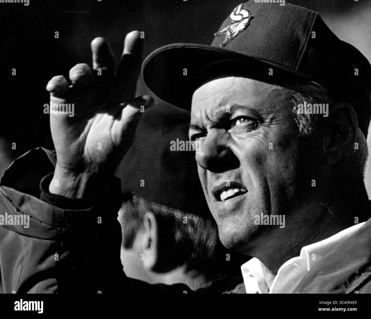 11. März 2023, MN, USA: Minnesota Vikings-Cheftrainer Bud Grant trat im Januar 1984 zurück, kehrte aber ein Jahr später nach einer Vikings-Saison 3-13 unter Les Steckel zurück. Er würde dann für immer in den Ruhestand gehen. (Bild: © Pete Hohn/Minneapolis Star Tribune via ZUMA Press Wire) Stockfoto