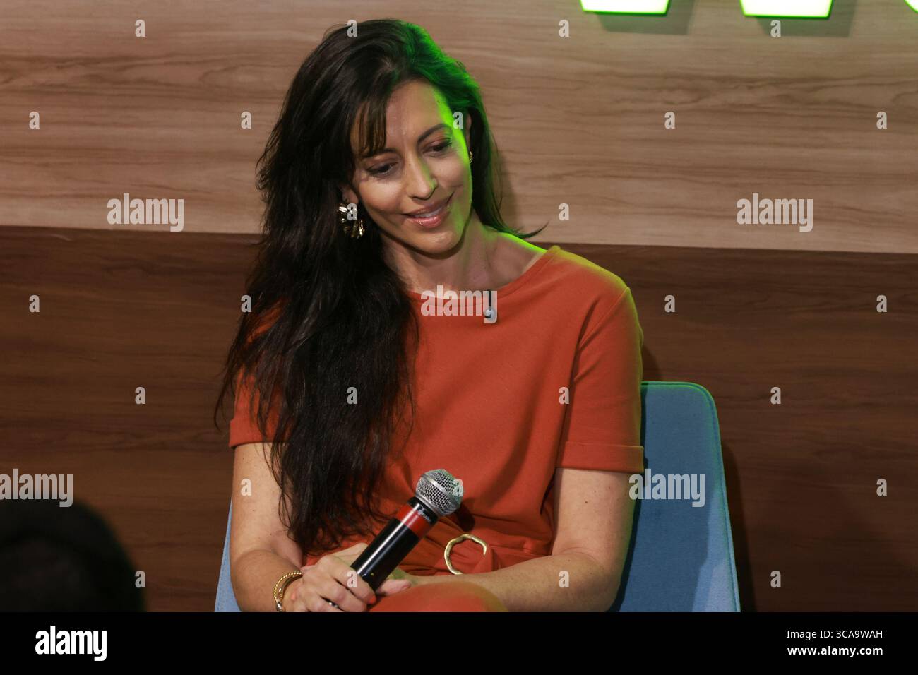 Sao Paulo, Sao Paulo, Brasilien. August 2025. Sao Paulo (SP), 08/06/2025 Ã¢â‚¬' Klimawoche/Cubo/SP: Tatiana Monteiro de Barros (Uniao Brasil), während der Klimaresilienz-Panel auf der Sao Paulo Klimawoche 2025 findet die Veranstaltung vom 4. Bis 8. August 2025 statt. Unibanco und Cubo Itau halten sie zum zweiten Mal im Hauptsitz von Cubo Itau in Vila Olimpia in Sao Paulo ab. (Foto: Leco Viana/Thenews2/Zumapress) (Foto: © Leco Viana/TheNEWS2 via ZUMA Press Wire) NUR REDAKTIONELLE VERWENDUNG! Nicht für kommerzielle ZWECKE! Stockfoto