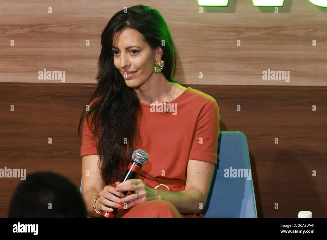 Sao Paulo, Sao Paulo, Brasilien. August 2025. Sao Paulo (SP), 08/06/2025 Ã¢â‚¬' Klimawoche/Cubo/SP: Tatiana Monteiro de Barros (Uniao Brasil), während der Klimaresilienz-Panel auf der Sao Paulo Klimawoche 2025 findet die Veranstaltung vom 4. Bis 8. August 2025 statt. Unibanco und Cubo Itau halten sie zum zweiten Mal im Hauptsitz von Cubo Itau in Vila Olimpia in Sao Paulo ab. (Foto: Leco Viana/Thenews2/Zumapress) (Foto: © Leco Viana/TheNEWS2 via ZUMA Press Wire) NUR REDAKTIONELLE VERWENDUNG! Nicht für kommerzielle ZWECKE! Stockfoto