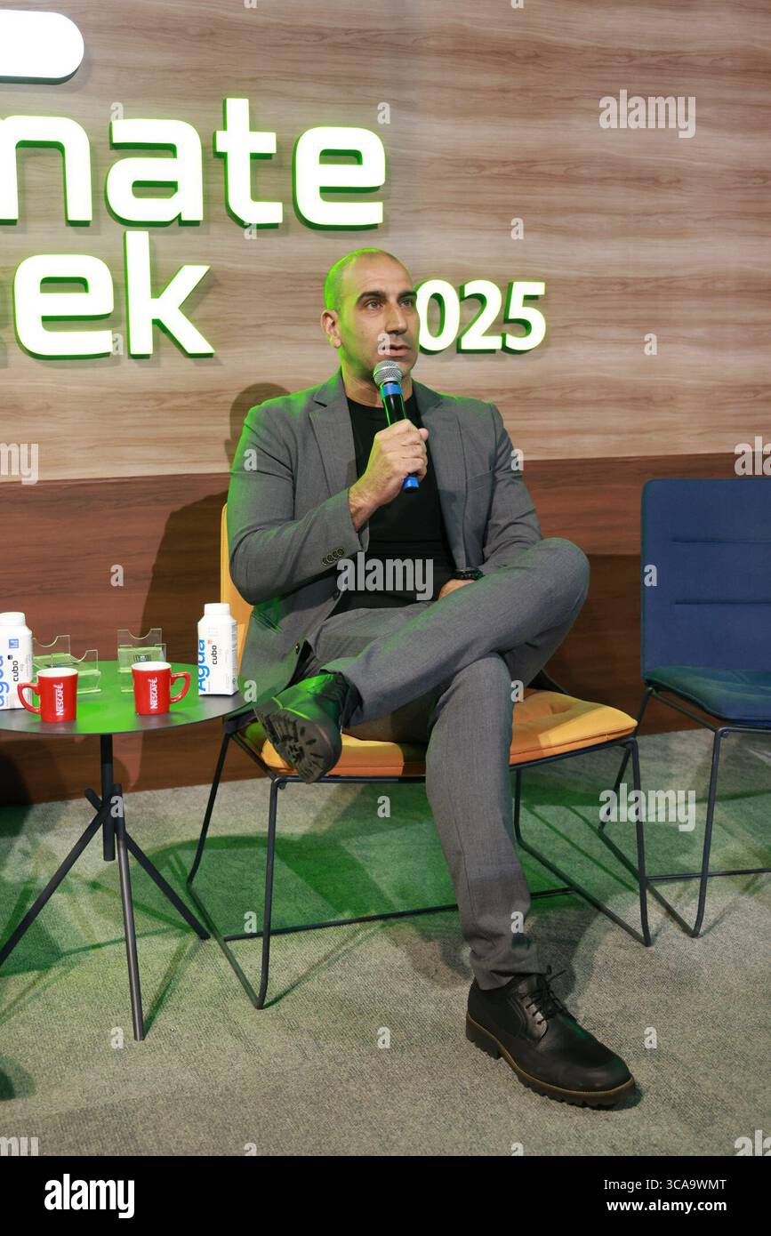 Sao Paulo, Sao Paulo, Brasilien. August 2025. Sao Paulo (SP), 08/06/2025 Ã¢â‚¬' Climate Week/Cubo/SP: Leo Farah (Humus), während der Klimaresilienz-Panel auf der Sao Paulo Climate Week 2025 findet die Veranstaltung vom 4. Bis 8. August statt. Unibanco und Cubo Itau halten sie zum zweiten Mal im Cubo Itau Hauptquartier in Vila Olimpia in Sao Paulo ab, diesen Mittwoch, den 6. August 2025. (Foto: Leco Viana/Thenews2/Zumapress) (Foto: © Leco Viana/TheNEWS2 via ZUMA Press Wire) NUR REDAKTIONELLE VERWENDUNG! Nicht für kommerzielle ZWECKE! Stockfoto