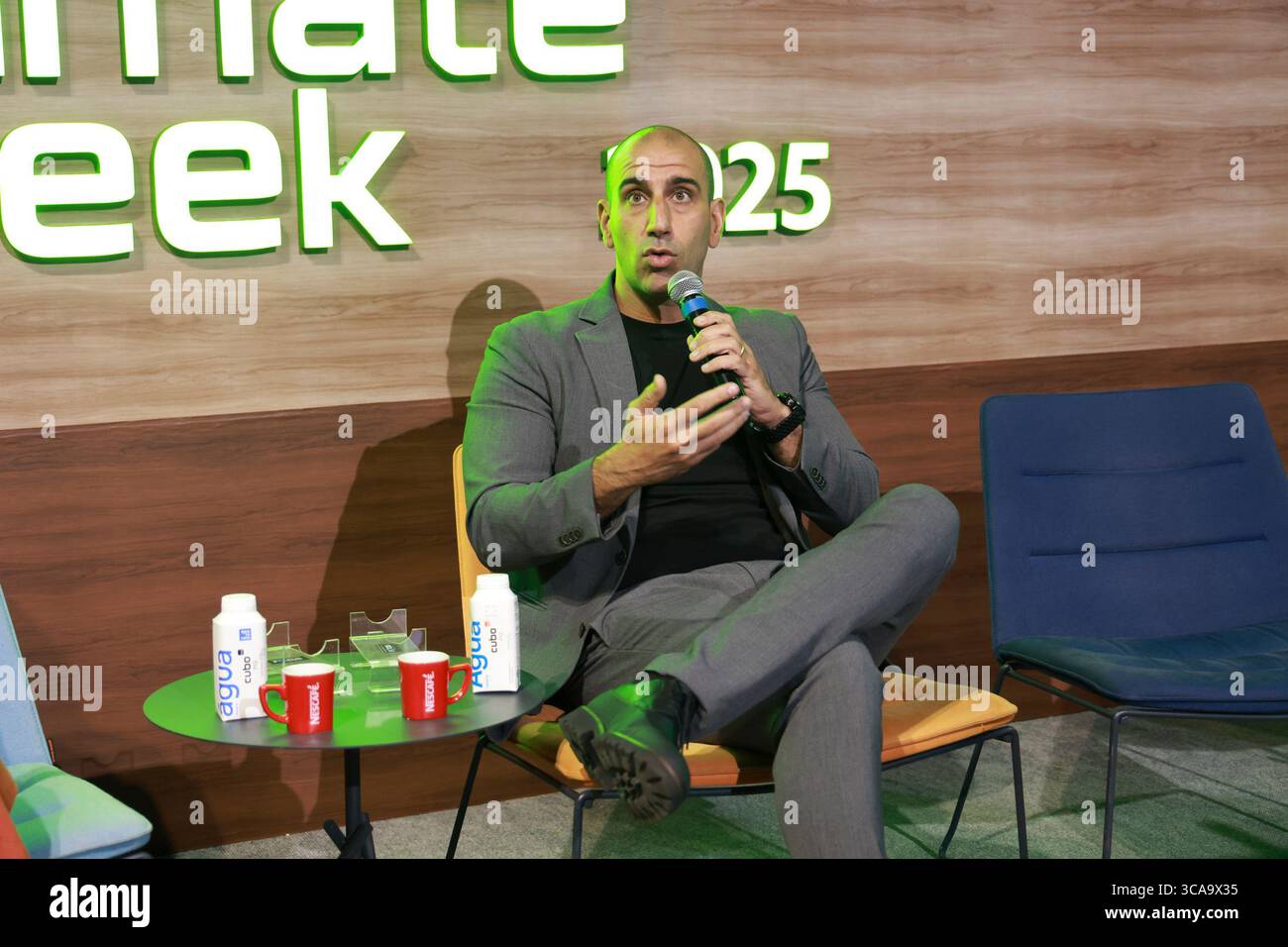 Sao Paulo, Sao Paulo, Brasilien. August 2025. Sao Paulo (SP), 08/06/2025 Ã¢â‚¬' Climate Week/Cubo/SP: Leo Farah (Humus), während der Klimaresilienz-Panel auf der Sao Paulo Climate Week 2025 findet die Veranstaltung vom 4. Bis 8. August statt. Unibanco und Cubo Itau halten sie zum zweiten Mal im Cubo Itau Hauptquartier in Vila Olimpia in Sao Paulo ab, diesen Mittwoch, den 6. August 2025. (Foto: Leco Viana/Thenews2/Zumapress) (Foto: © Leco Viana/TheNEWS2 via ZUMA Press Wire) NUR REDAKTIONELLE VERWENDUNG! Nicht für kommerzielle ZWECKE! Stockfoto