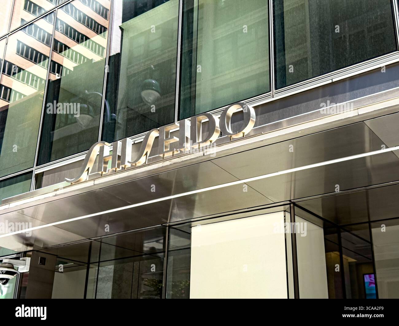 Firmenzentrale von Shiseido Americas, Außenansicht des Gebäudes, 390 Madison Avenue, Manhattan, New York City, USA Stockfoto