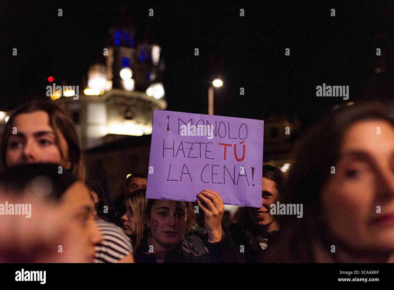 8. März 2023, Pontevedra, Pontevedra, EspaÃ±a: Die Demonstration, die von der Marcha Mundial das Mulleres Plattform zum Internationalen Frauentag veranstaltet wurde, führte am 8. März durch die Straßen der Innenstadt von Pontevedra in Galicien, Spanien. (Foto: © Elena Fernandez/ZUMA Press Wire) Stockfoto