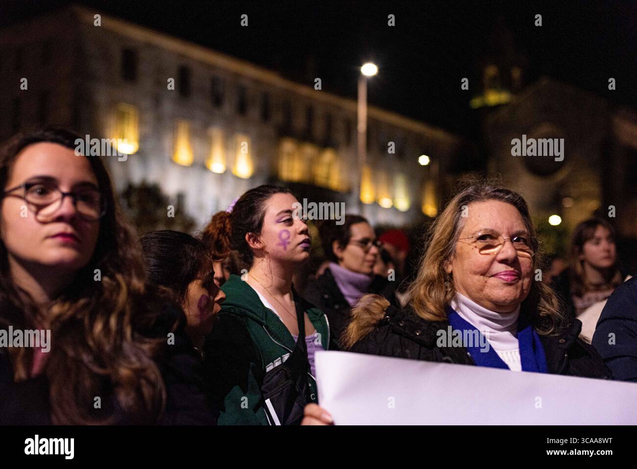 8. März 2023, Pontevedra, Pontevedra, EspaÃ±a: Die Demonstration, die von der Marcha Mundial das Mulleres Plattform zum Internationalen Frauentag veranstaltet wurde, führte am 8. März durch die Straßen der Innenstadt von Pontevedra in Galicien, Spanien. (Foto: © Elena Fernandez/ZUMA Press Wire) Stockfoto