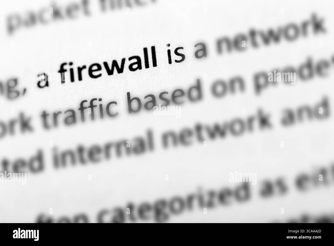 Erklärung oder Beschreibung der Firewall im Wörterbuch oder artikel. Firewall ist ein Computersystem, das gegen Netzwerkangriffe geschützt ist Stockfoto