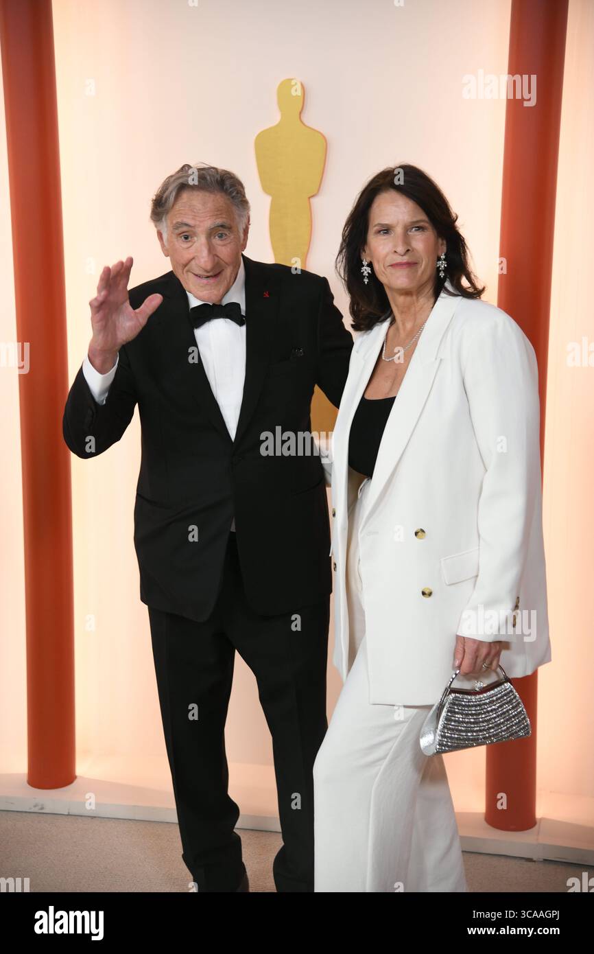 12. März 2023, Los Angeles, Kalifornien, USA: JUDD HIRSCH UND KATHRYN DANIELLE bei der Ankunft des roten Teppichs für die 95. Academy Awards, verliehen von der Academy of Motion Picture Arts and Sciences (AMPAS), im Dolby Theatre in Hollywood. (Bild: © Kevin Sullivan via ZUMA Press Wire) Stockfoto