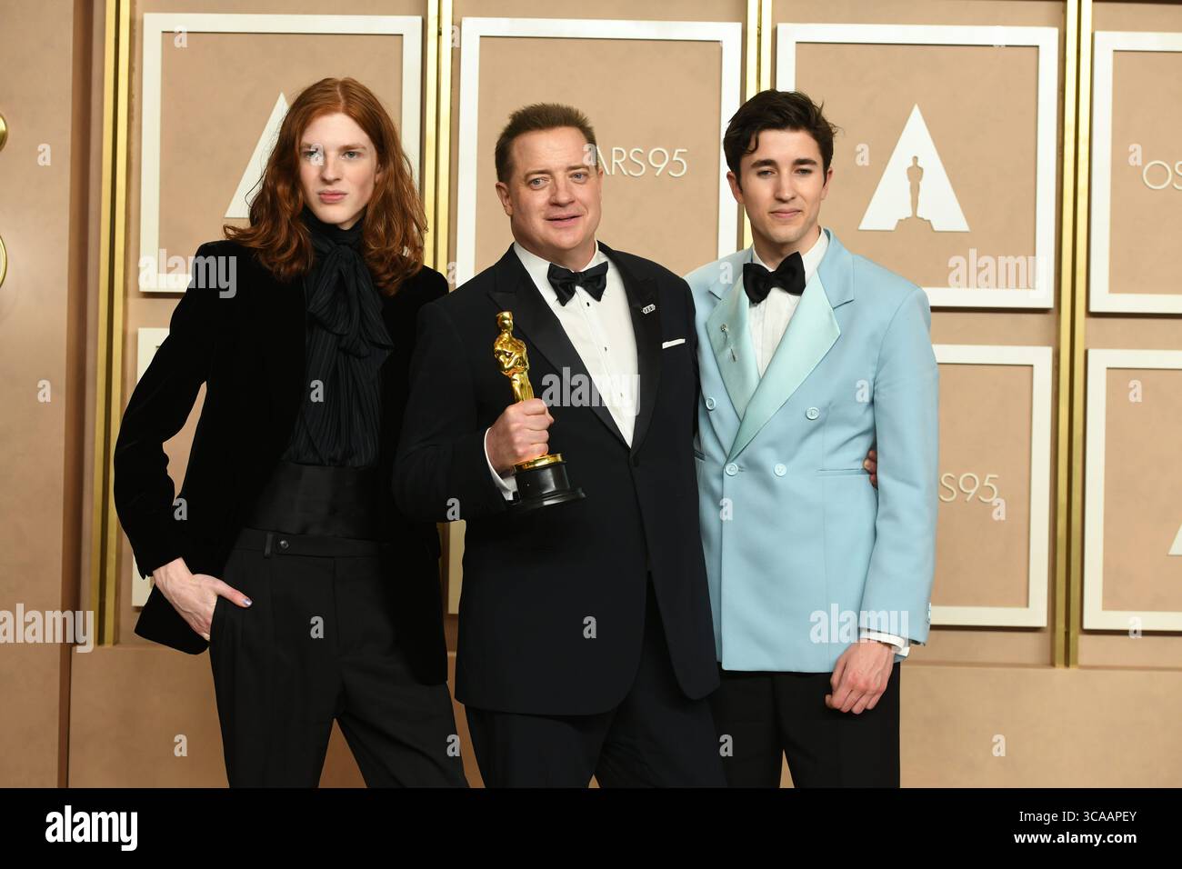 März 2023, Los Angeles, Kalifornien, USA: LELAND, BRENDAN UND HOLDEN FRASER im Pressesaal während der 95. Academy Awards, die von der Academy of Motion Picture Arts and Sciences (AMPAS) verliehen wurden, im Dolby Theatre in Hollywood. (Bild: © Kevin Sullivan via ZUMA Press Wire) Stockfoto