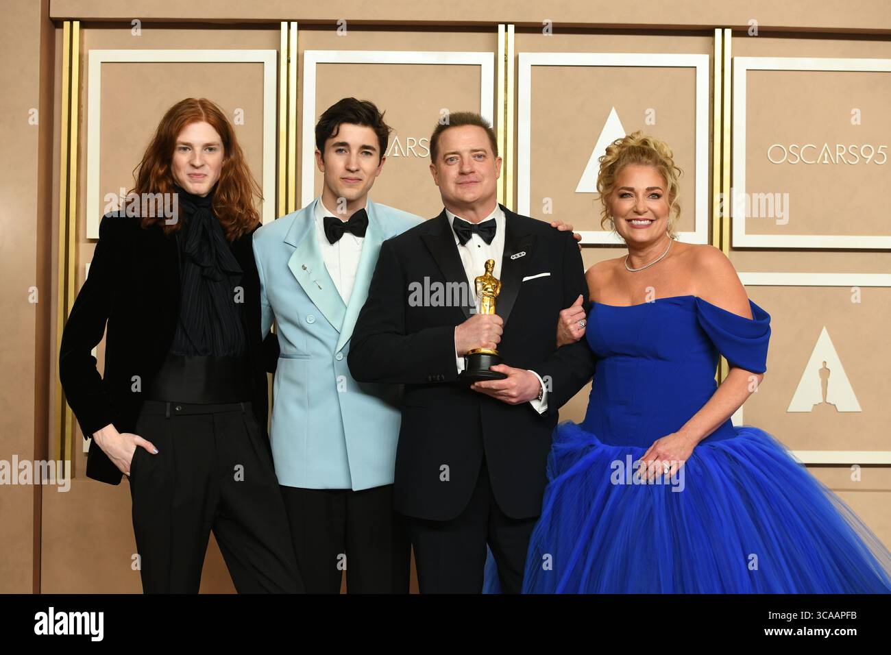 März 2023, Los Angeles, Kalifornien, USA: LELAND FRASER, HOLDEN FRASER, BRENDAN FRASER UND JEANNE MOORE im Presseraum während der 95. Academy Awards, die von der Academy of Motion Picture Arts and Sciences (AMPAS) im Dolby Theatre in Hollywood verliehen wurden. (Bild: © Kevin Sullivan via ZUMA Press Wire) Stockfoto