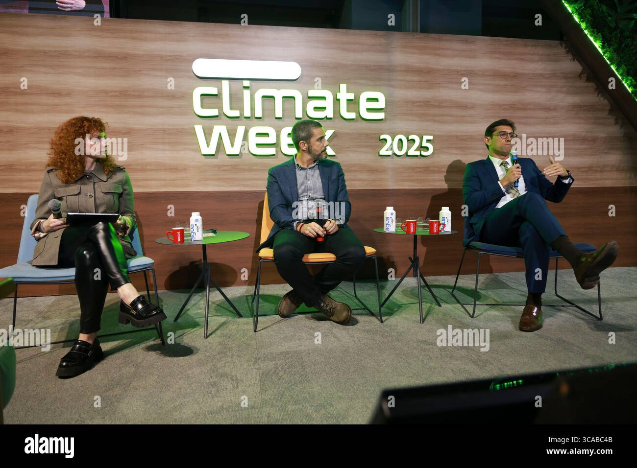 Sao Paulo, Sao Paulo, Brasilien. August 2025. Sao Paulo (SP), 6. August 2025 Ã¢â‚¬' Climate Week/Cubo/SP: Pamela Vaiano, Partnerin und Superintendentin der Unternehmenskommunikation bei Itau Unibanco, Murilo Garavello - Content Director bei UOL, Rodolfo Schneider, General Director of Content bei Band, während der Podiumsdiskussion Kommunikation für den Klimawandel bei der Sao Paulo Climate Week 2025. Die Veranstaltung findet vom 4. Bis 8. August statt. Unibanco und Cubo Itau veranstalten die Veranstaltung zum zweiten Mal am Mittwoch, den 6. August 2025, im Hauptsitz von Cubo Itau in Vila Olimpia, Sao Paulo. (Foto: Leco Viana/Thenew Stockfoto