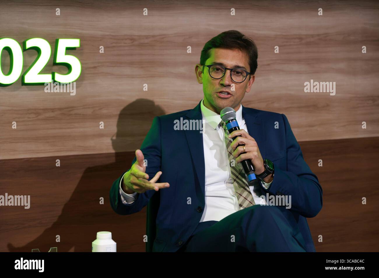 Sao Paulo, Sao Paulo, Brasilien. August 2025. Sao Paulo (SP), 06/2025 Ã¢â‚¬' Klimawoche/Cubo/SP: Rodolfo Schneider, Generaldirektor für Inhalte bei Band, während des Podiums „Mitteilung für den Klimawandel“ auf der Klimawoche von Sao Paulo 2025. Die Veranstaltung findet vom 4. Bis 8. August statt. Unibanco und Cubo Itau halten es am Mittwoch, den 6. August 2025, zum zweiten Mal im Hauptquartier von Cubo Itau in Vila Olimpia, Sao Paulo ab. (Foto: Leco Viana/Thenews2/Zumapress) (Foto: © Leco Viana/TheNEWS2 via ZUMA Press Wire) NUR REDAKTIONELLE VERWENDUNG! Nicht für kommerzielle ZWECKE! Stockfoto