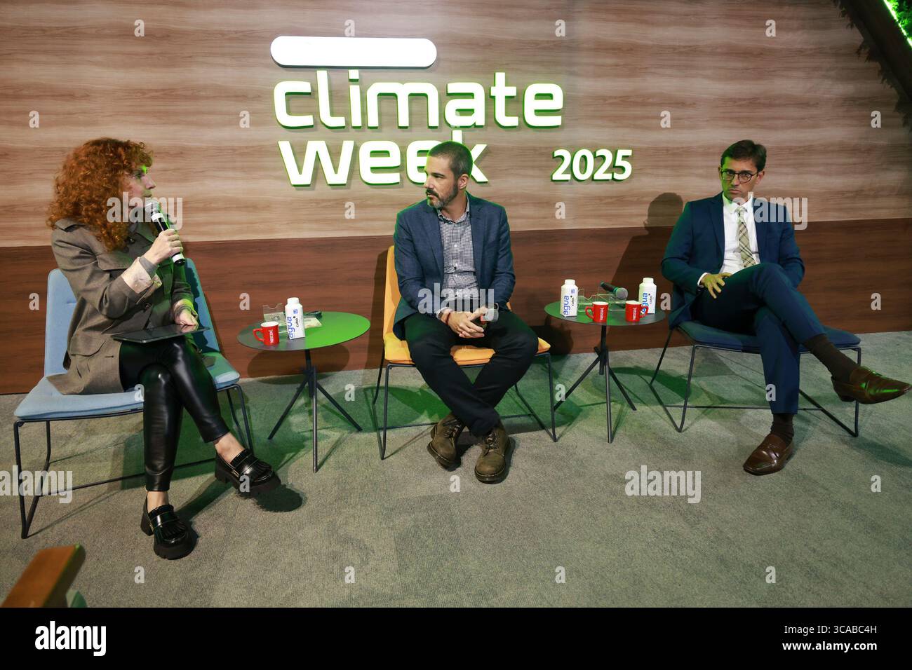 Sao Paulo, Sao Paulo, Brasilien. August 2025. Sao Paulo (SP), 6. August 2025 Ã¢â‚¬' Climate Week/Cubo/SP: Pamela Vaiano, Partnerin und Superintendentin der Unternehmenskommunikation bei Itau Unibanco, Murilo Garavello - Content Director bei UOL, Rodolfo Schneider, General Director of Content bei Band, während der Podiumsdiskussion Kommunikation für den Klimawandel bei der Sao Paulo Climate Week 2025. Die Veranstaltung findet vom 4. Bis 8. August statt. Unibanco und Cubo Itau veranstalten die Veranstaltung zum zweiten Mal am Mittwoch, den 6. August 2025, im Hauptsitz von Cubo Itau in Vila Olimpia, Sao Paulo. (Foto: Leco Viana/Thenew Stockfoto