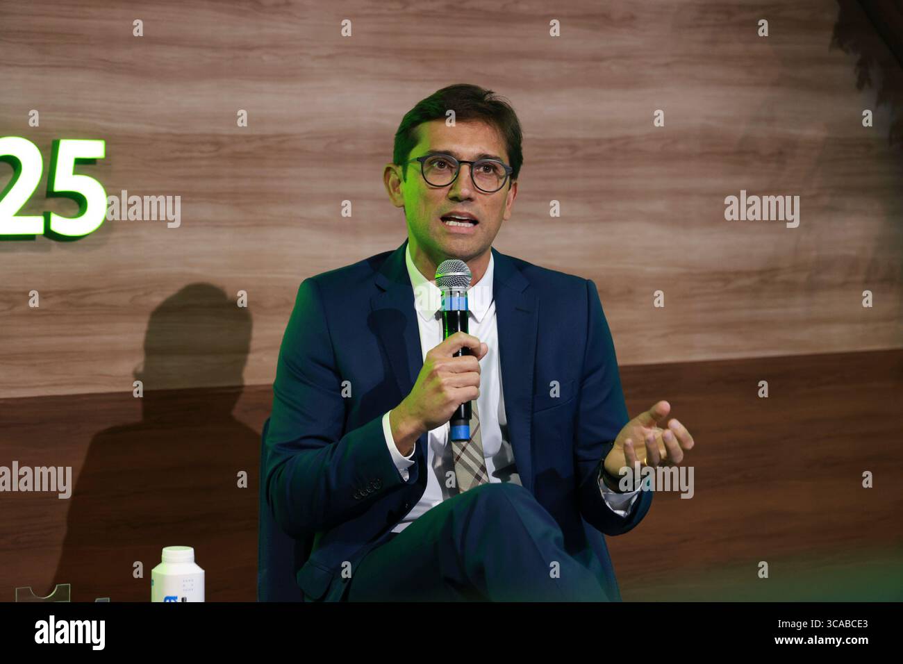 Sao Paulo, Sao Paulo, Brasilien. August 2025. Sao Paulo (SP), 06/2025 Ã¢â‚¬' Klimawoche/Cubo/SP: Rodolfo Schneider, Generaldirektor für Inhalte bei Band, während des Podiums „Mitteilung für den Klimawandel“ auf der Klimawoche von Sao Paulo 2025. Die Veranstaltung findet vom 4. Bis 8. August statt. Unibanco und Cubo Itau halten es am Mittwoch, den 6. August 2025, zum zweiten Mal im Hauptquartier von Cubo Itau in Vila Olimpia, Sao Paulo ab. (Foto: Leco Viana/Thenews2/Zumapress) (Foto: © Leco Viana/TheNEWS2 via ZUMA Press Wire) NUR REDAKTIONELLE VERWENDUNG! Nicht für kommerzielle ZWECKE! Stockfoto