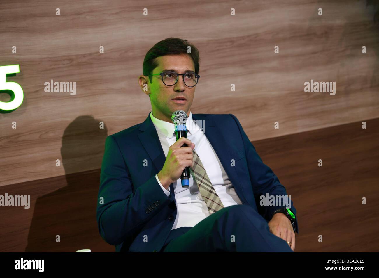 Sao Paulo, Sao Paulo, Brasilien. August 2025. Sao Paulo (SP), 06/2025 Ã¢â‚¬' Klimawoche/Cubo/SP: Rodolfo Schneider, Generaldirektor für Inhalte bei Band, während des Podiums „Mitteilung für den Klimawandel“ auf der Klimawoche von Sao Paulo 2025. Die Veranstaltung findet vom 4. Bis 8. August statt. Unibanco und Cubo Itau halten es am Mittwoch, den 6. August 2025, zum zweiten Mal im Hauptquartier von Cubo Itau in Vila Olimpia, Sao Paulo ab. (Foto: Leco Viana/Thenews2/Zumapress) (Foto: © Leco Viana/TheNEWS2 via ZUMA Press Wire) NUR REDAKTIONELLE VERWENDUNG! Nicht für kommerzielle ZWECKE! Stockfoto