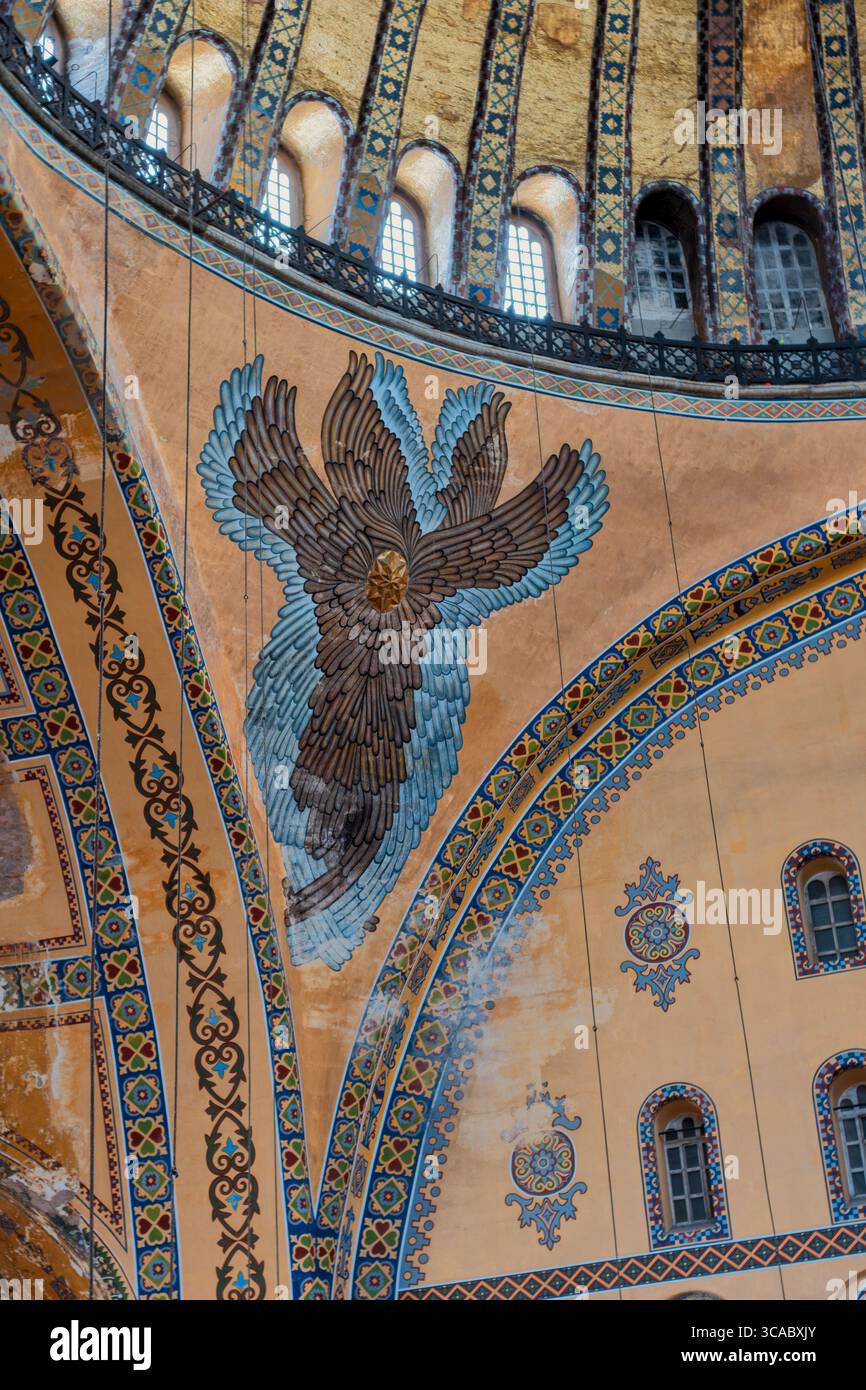 Nahaufnahme des Seraphim-Mosaiks und des Kuppelbogens – Hagia Sophia, Istanbul, Türkei Stockfoto