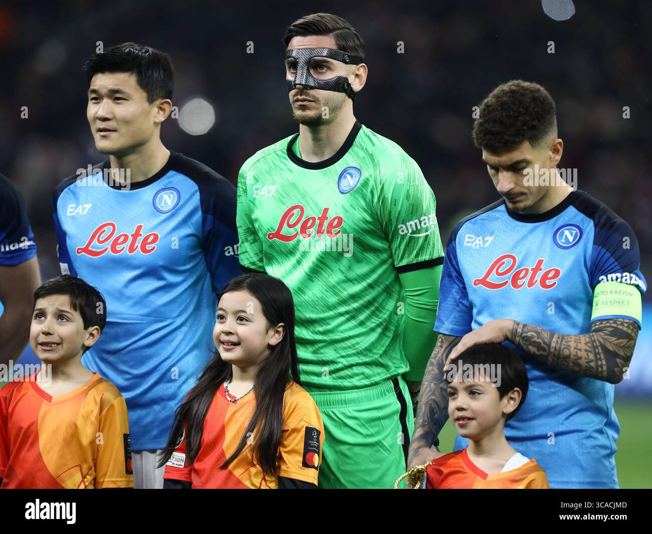 April 2023, Mailand, Lombardei, Italien: MINJAE KIM, ALEX MERET und GIOVANNI DI LORENZO aus Neapel während des Viertelfinales der UEFA Champions League Leg 1 zwischen dem AC Mailand und Neapel am Mittwoch, den 12. April 2023 in San Siro, Italien (Foto: © Mickael Chavet/ZUMA Press Wire) Stockfoto