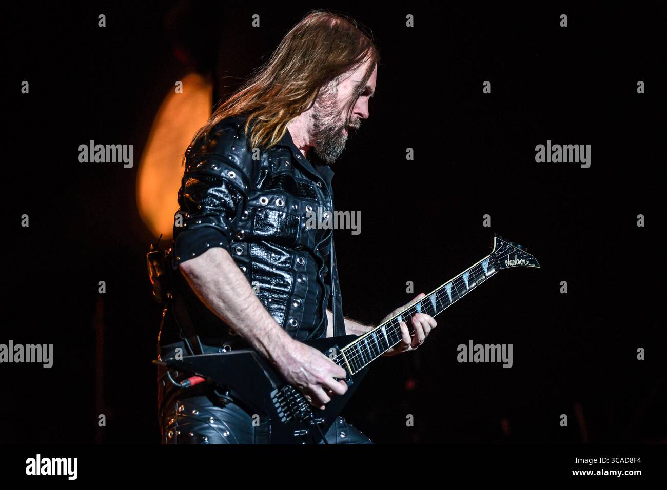 Judas Priest (Andy Sneap, Gitarre) tritt live auf. Masters of Rock Festival, Buenos Aires. Stockfoto