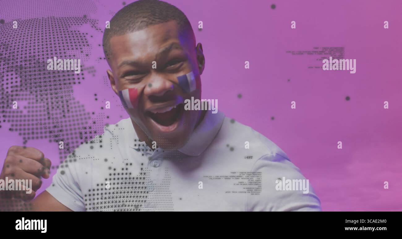 Im Studio wird die Fahne laut laut, mit der Gesichtsfarbe der französischen Flagge und den Overlays mit Weltkarten-Code Stockfoto