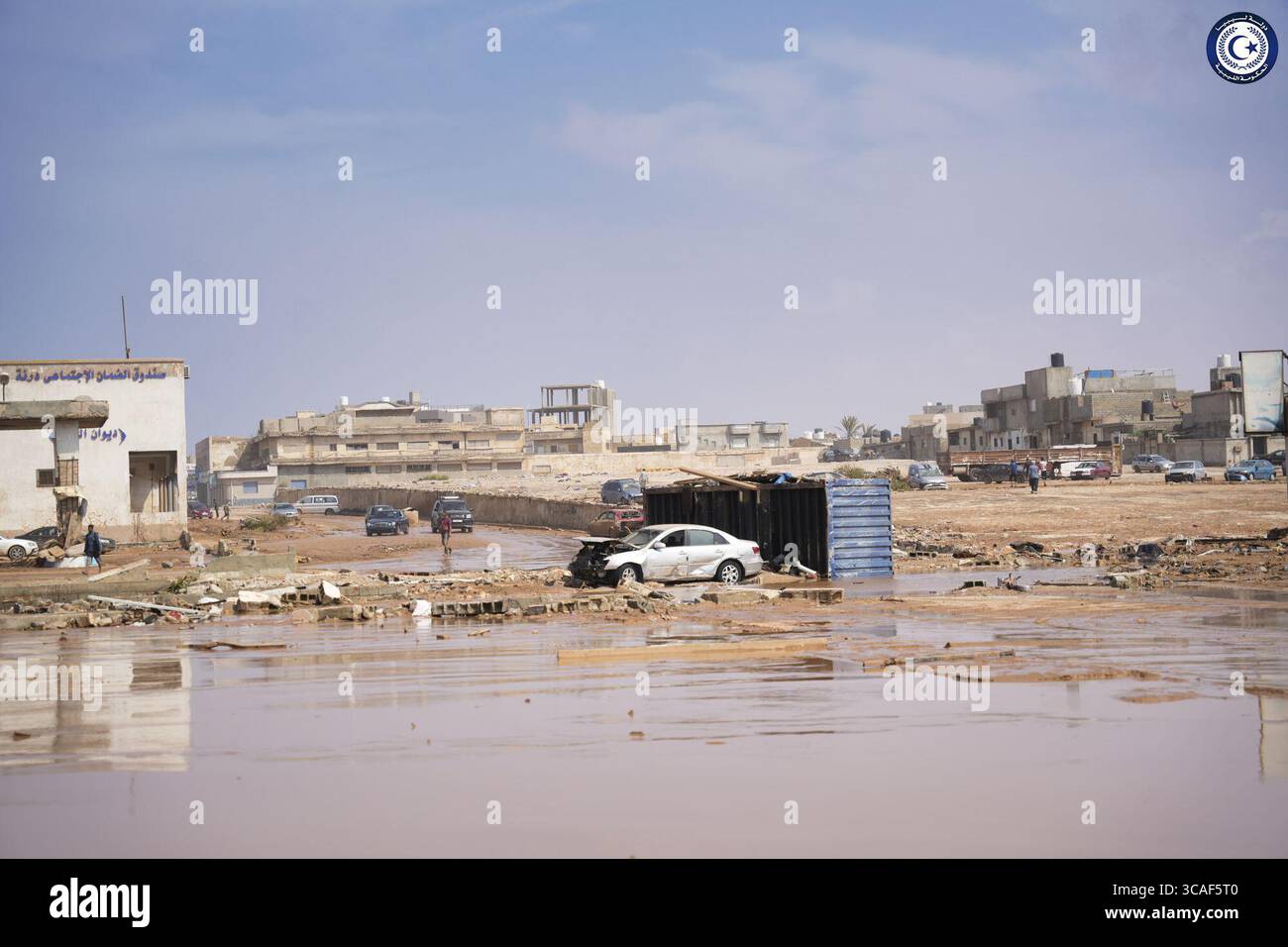 12. September 2023, Derna, Libyen: Schreckliche Überschwemmungen in Derna, einer libyschen Hafenstadt mit 90 000 Einwohnern. 5.000 mutmaßliche Tote, weitere 10.000 Vermisste und mehr als 000 Vertriebene nach „katastrophalen“ Überschwemmungen, die Dämme brechen und Häuser wegfegen. Das Viertel der Stadt Derna ausrotten. Sturm Daniel fegte am Montag durch Ostlibyen und seine Auswirkungen verursachten zwei Dämme am Fluss Wadi Derna, die Derma überschwemmten, während massive Überschwemmungen Teile Ostlibyens überschwemmten. Die Wucht von Überschwemmungen, die ein normalerweise trockenes Flusstal hinunterstürzten und die Stadt erreichten. Als Tonnen von Wasser ins Meer strömten, wurden Wohngebäude gebaut Stockfoto