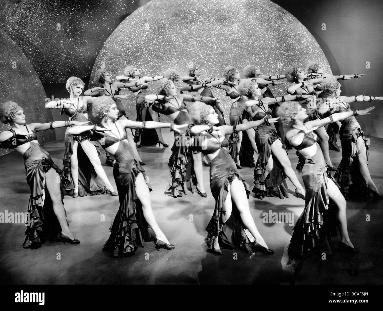 September 2022, USA: Large Stage Production, On-Set of the Film, ''Too Much Harmony'', Paramount Pictures, 1933 (Credit Image: © JT Vintage/Glasshouse Via ZUMA Press Wire) Stockfoto