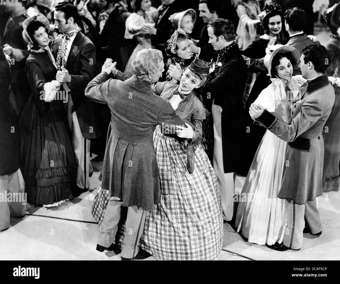 14. September 2022, USA: Luise Rainer, am Set des Films, „der große Walzer“, MGM, 1938 (Credit Image: © JT Vintage/Glasshouse Via ZUMA Press Wire) Stockfoto