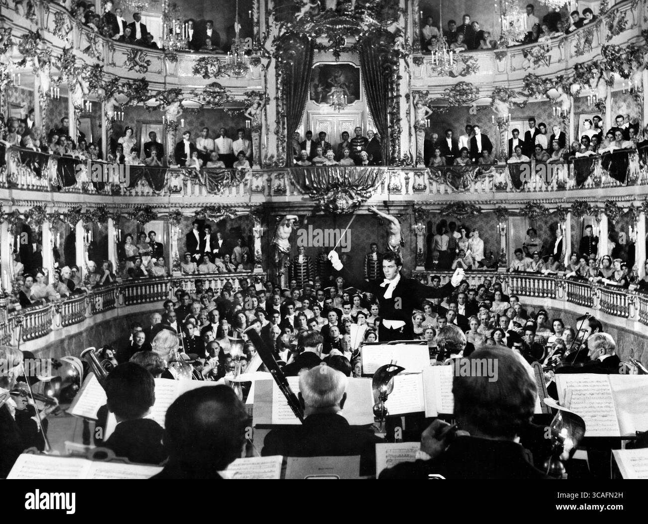 6. Oktober 2022, USA: Dirk Bogarde, am Set des Films, „Song Without End“, Columbia Pictures, 1960 (Credit Image: © JT Vintage/Glasshouse via ZUMA Press Wire) Stockfoto