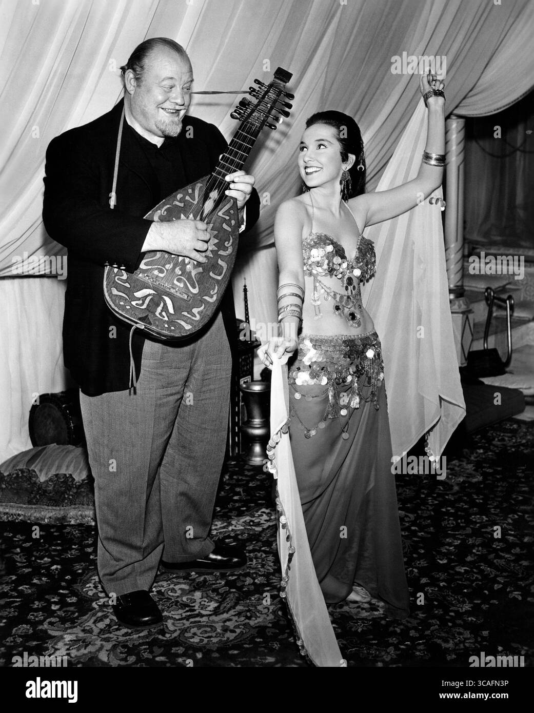 19. Oktober 2022: Burl Ives, am Set des Films, „The Spiral Road“, Universal Pictures, 1962 (Bild: © JT Vintage/Glasshouse Via ZUMA Press Wire) Stockfoto