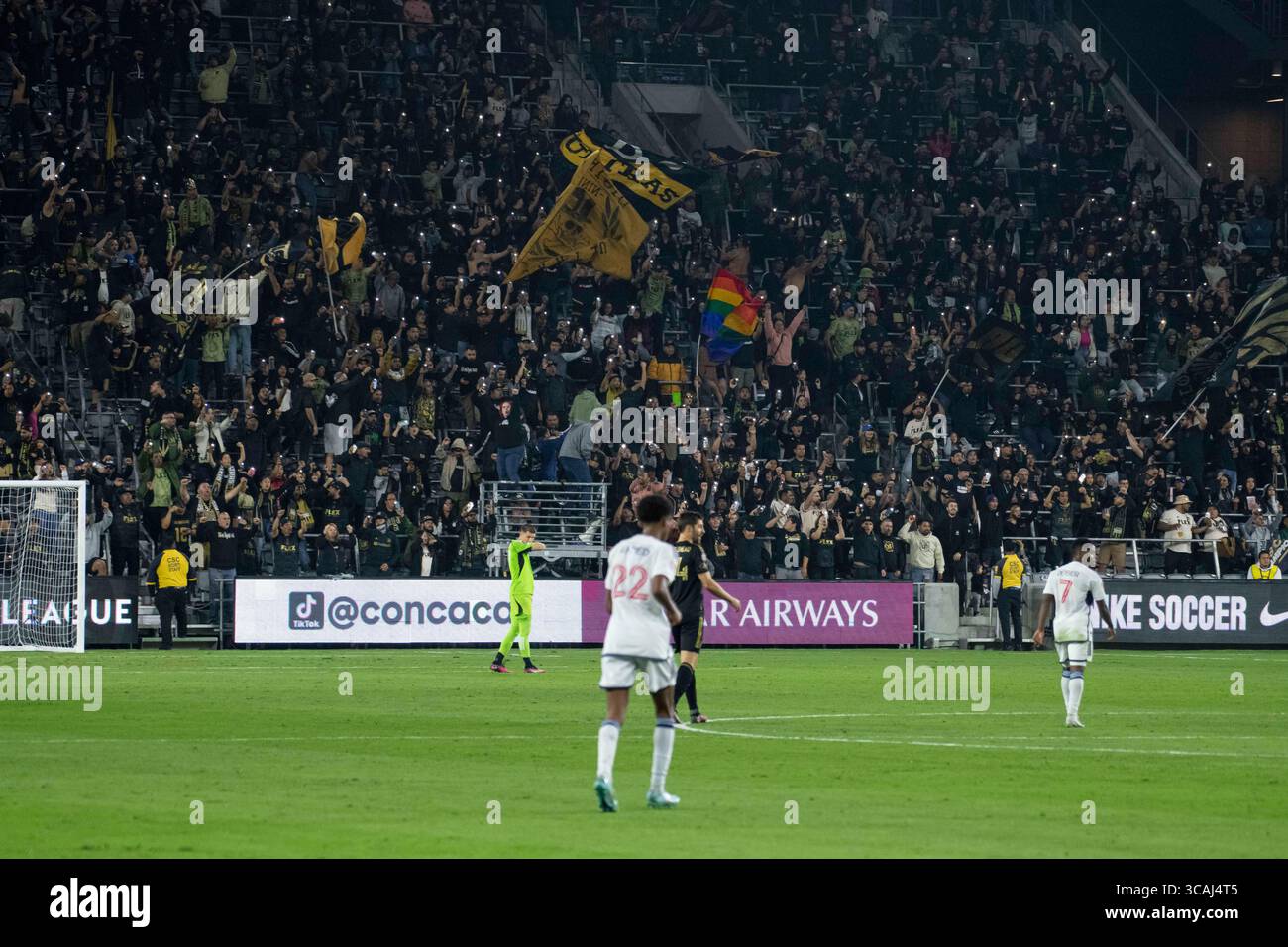 11. April 2023, Los Angeles, Kalifornien, Vereinigte Staaten: LAFC-Fans sahen beim MLS-Viertelfinale zwischen LAFC und Vancouver im BMO Stadium Anfeuerungen. Endstand; LAFC 3:0 Vancouver. (Foto: © Jon Putman/SOPA Images via ZUMA Press Wire) Stockfoto