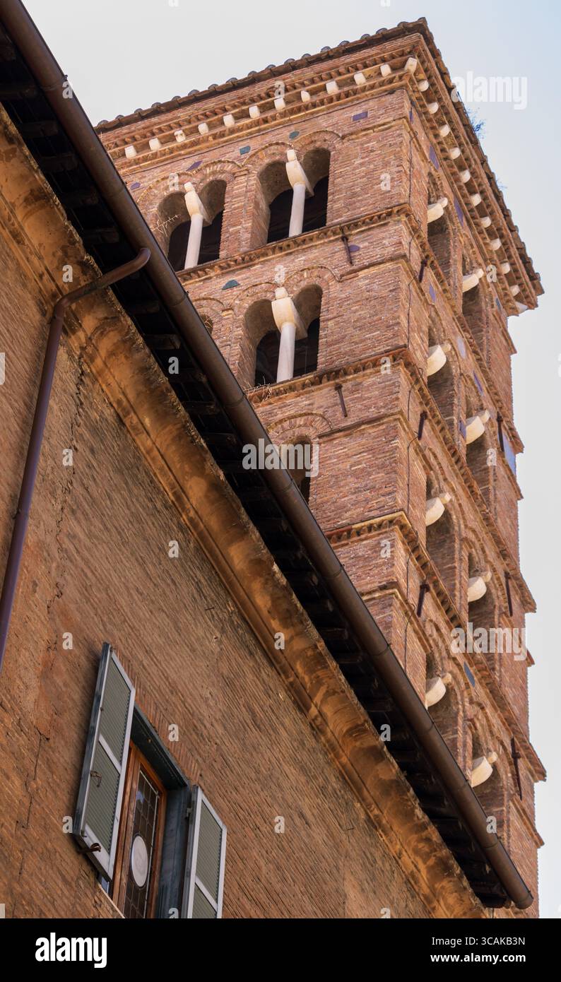 Blick auf die Basilica dei Santi Bonifacio e Alessio in Rom Stockfoto
