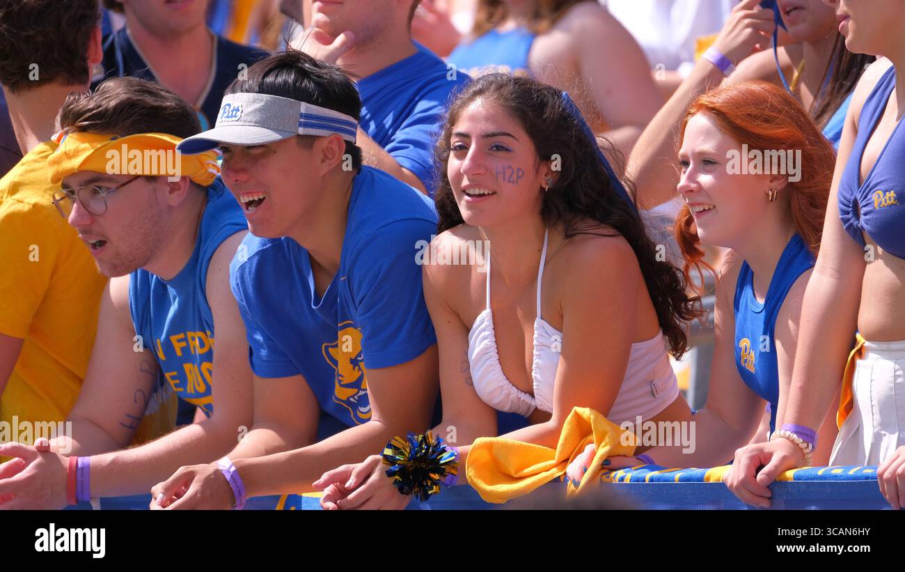 SEPTEMBER 2023: Pitt Fans während der Pitt Panthers vs Wofford Terriers in Pittsburgh, PA. Jason Pohuski/CSM (Foto: © Jason Pohuski/CSM via ZUMA Press Wire) Stockfoto