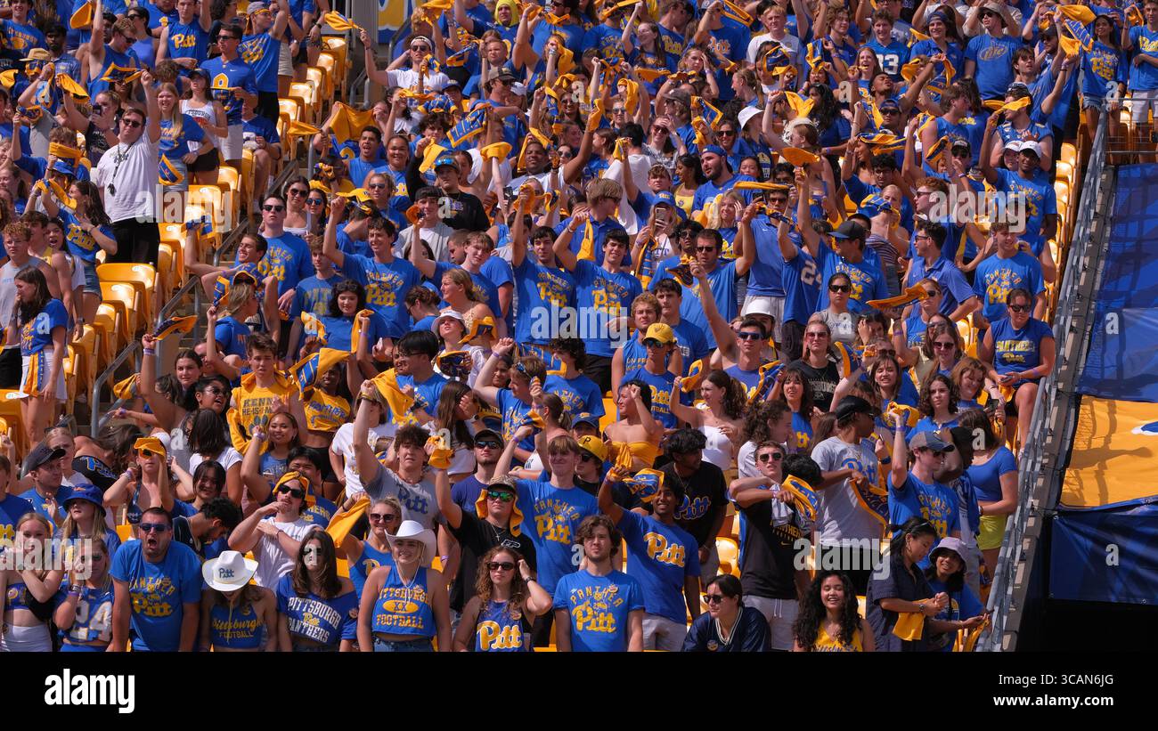 SEPTEMBER 2023: Pitt Fans während der Pitt Panthers vs Wofford Terriers in Pittsburgh, PA. Jason Pohuski/CSM (Foto: © Jason Pohuski/CSM via ZUMA Press Wire) Stockfoto