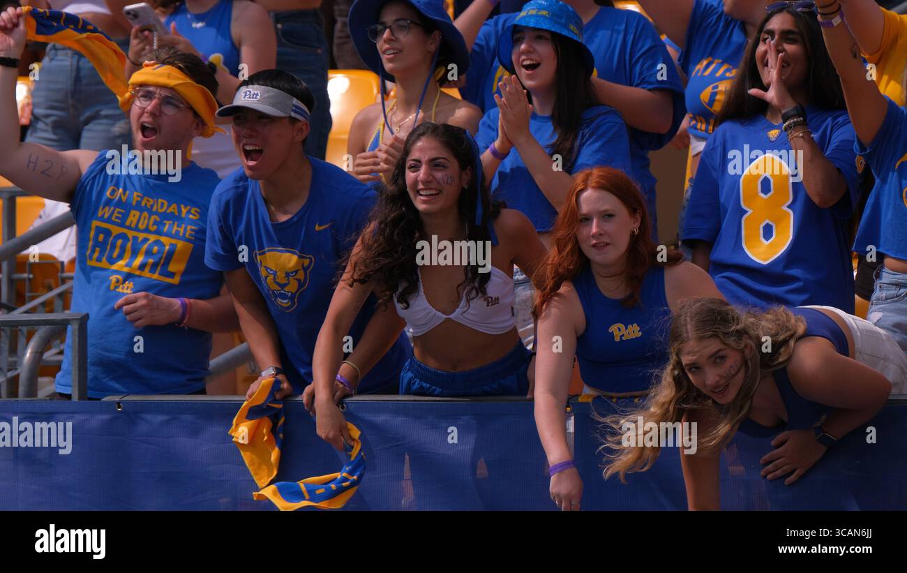 SEPTEMBER 2023: Pitt Fans während der Pitt Panthers vs Wofford Terriers in Pittsburgh, PA. Jason Pohuski/CSM (Foto: © Jason Pohuski/CSM via ZUMA Press Wire) Stockfoto