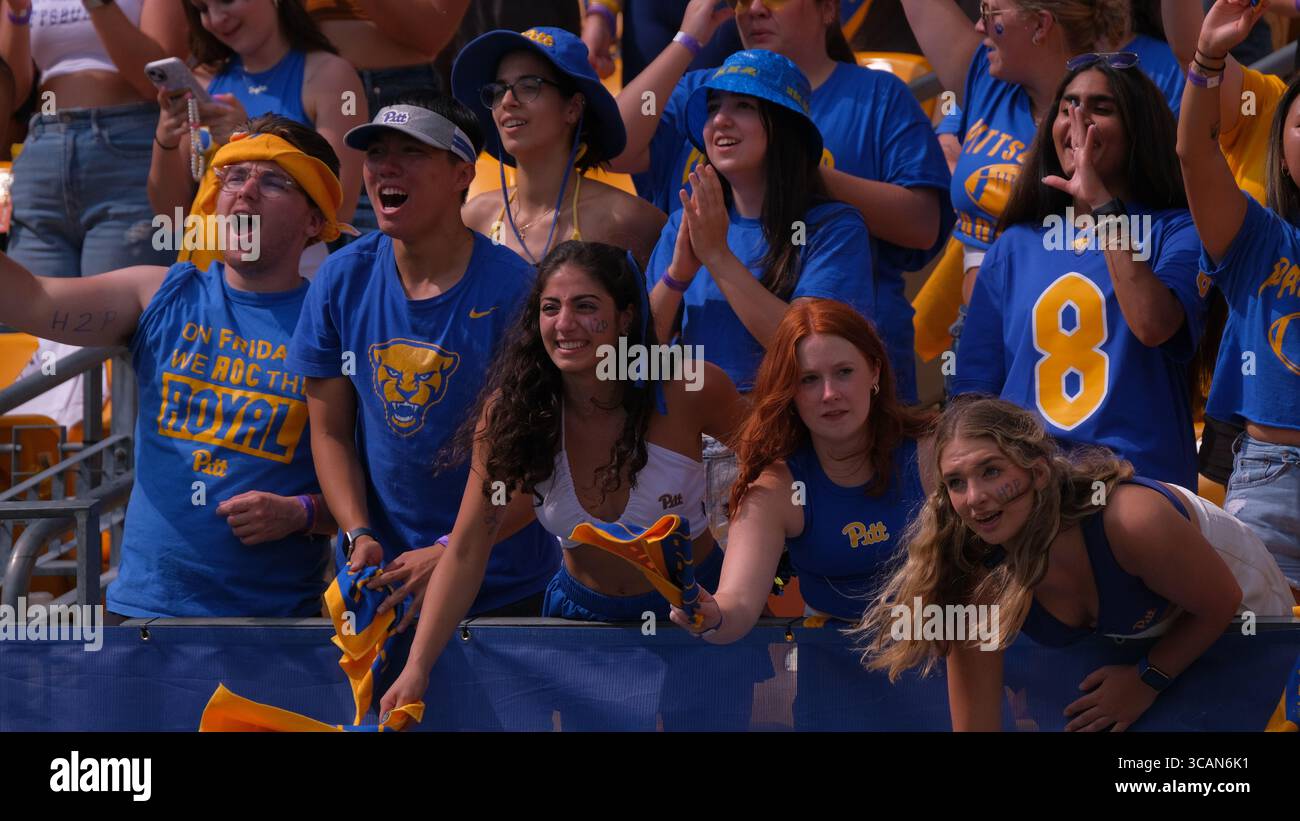 SEPTEMBER 2023: Pitt Fans während der Pitt Panthers vs Wofford Terriers in Pittsburgh, PA. Jason Pohuski/CSM (Foto: © Jason Pohuski/CSM via ZUMA Press Wire) Stockfoto