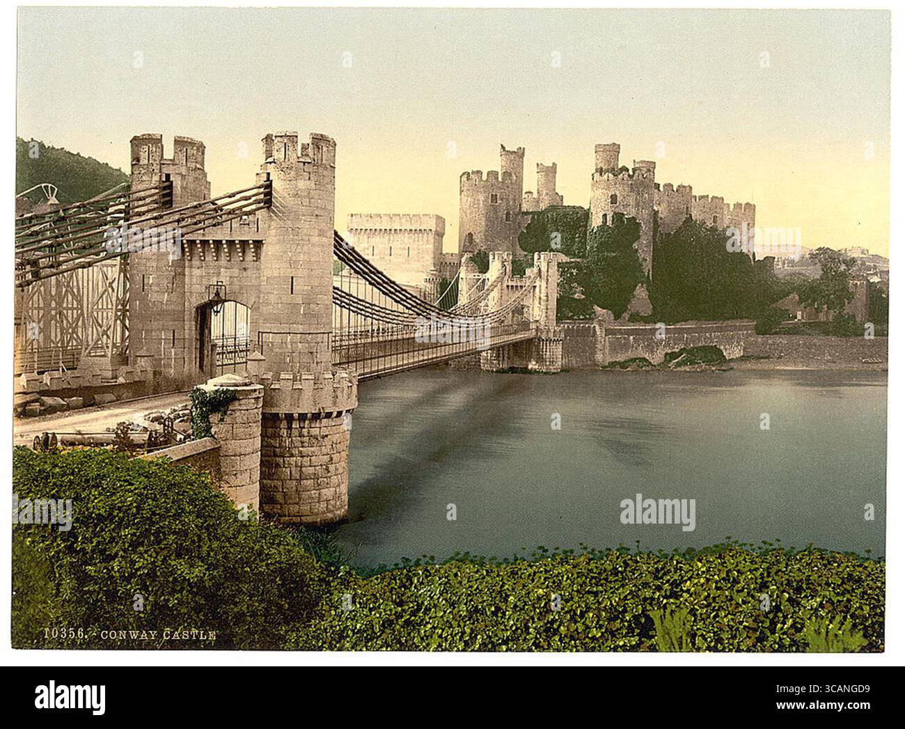 Burg und Hängebrücke, Conway (d. h. Conwy), Wales] [zwischen ca. 1890 und ca. 1900]. 1 fotomechanischer Druck : Photochrom, Farbe Stockfoto