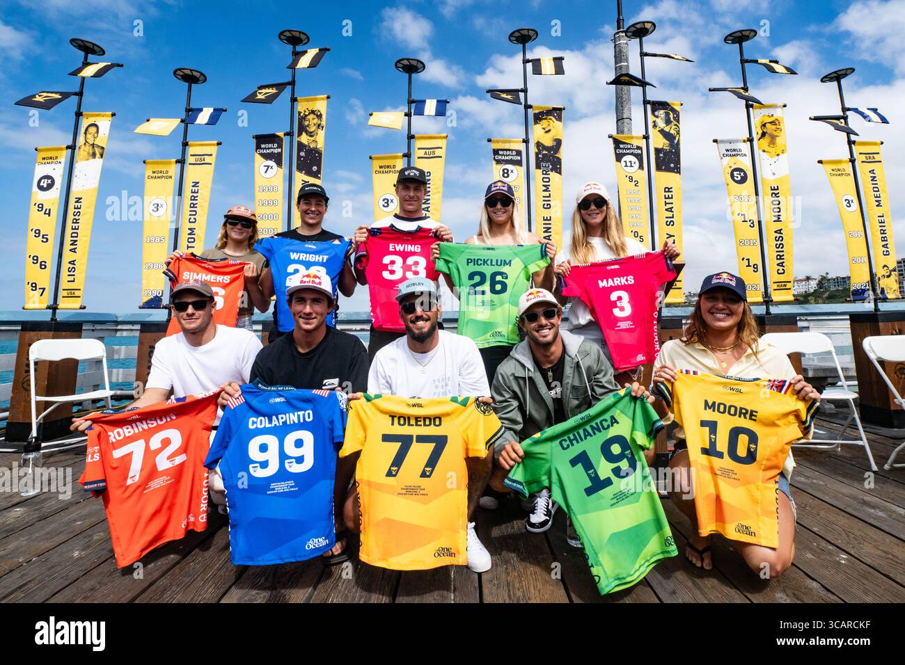 September 2023, San Clemente, Kalifornien, USA: L - R: Caitlin Simmers aus den Vereinigten Staaten, Jack Robinson aus Australien, Tyler Wright aus Australien, Griffin Colapinto aus den Vereinigten Staaten, Ethan Ewing aus Australien, Molly Picklum aus Australien, Filipe Toledo aus Brasilien, Joao Chianca aus Brasilien, Caroline Marks aus den Vereinigten Staaten und Carissa Moore aus Hawaii auf der Pressekonferenz vor Beginn der RIP Curl WSL Finals am 6. September 2023 in Lower Trestles, Kalifornien, USA. (Bild: © Thiago Diz/WSL/ZUMA Press Wire) Stockfoto