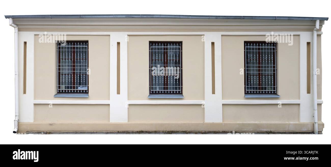 Gelbe Fassade des einstöckigen standard Stadt. Drei Fenster mit Metall-Gitter. Isolierten fragment Stockfoto