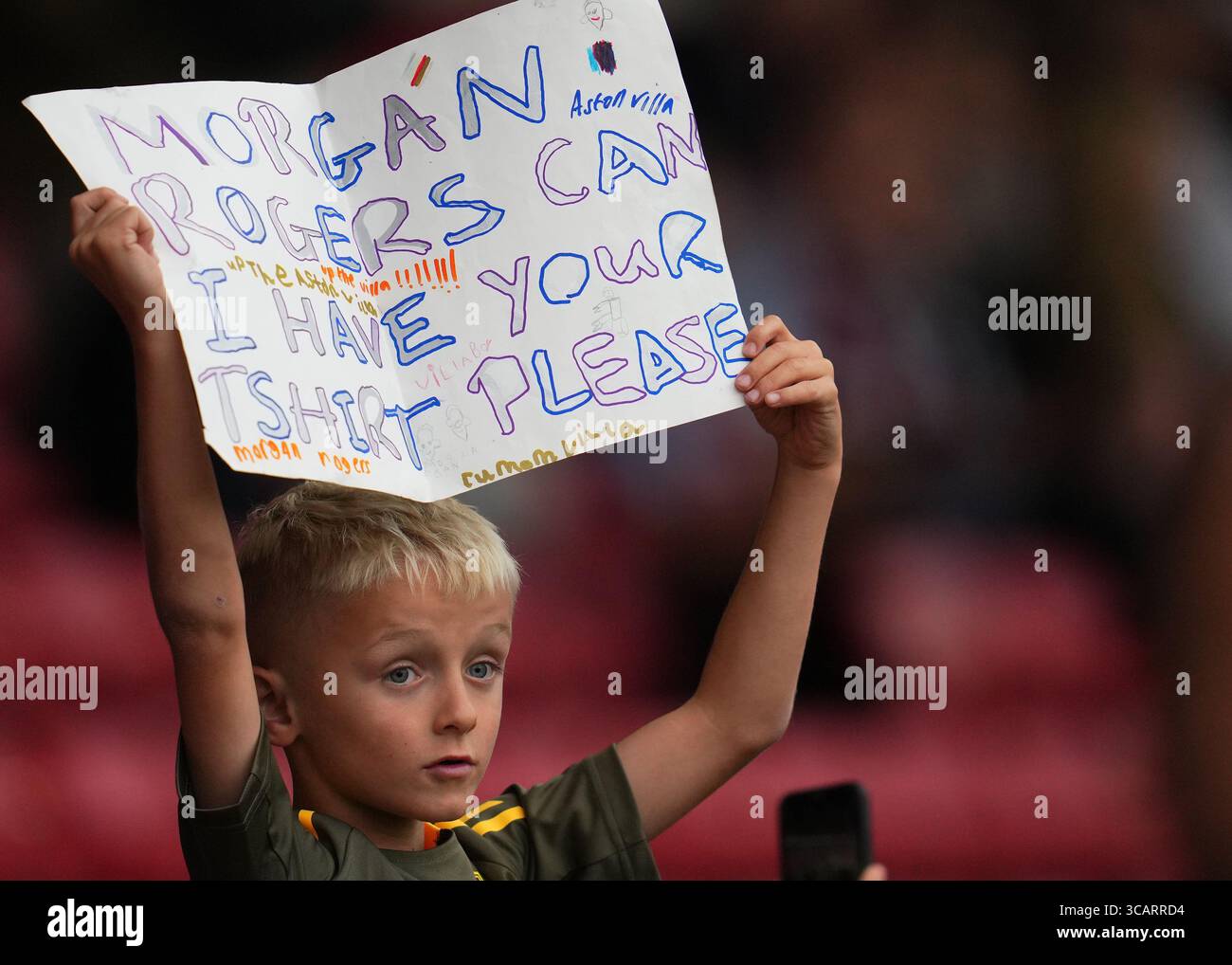 Walsall, Großbritannien. August 2025. Morgan Rogers Aston Villa FC-Fan während des Freundschaftsspiels vor der Saison zwischen Aston Villa FC und AC Roma, spielte im Bescot Stadium am 6. August 2025 in Walsall, England. (Foto: Bagu Blanco/PRESSIN) Credit: PRESSINPHOTO SPORTS AGENCY/Alamy Live News Stockfoto
