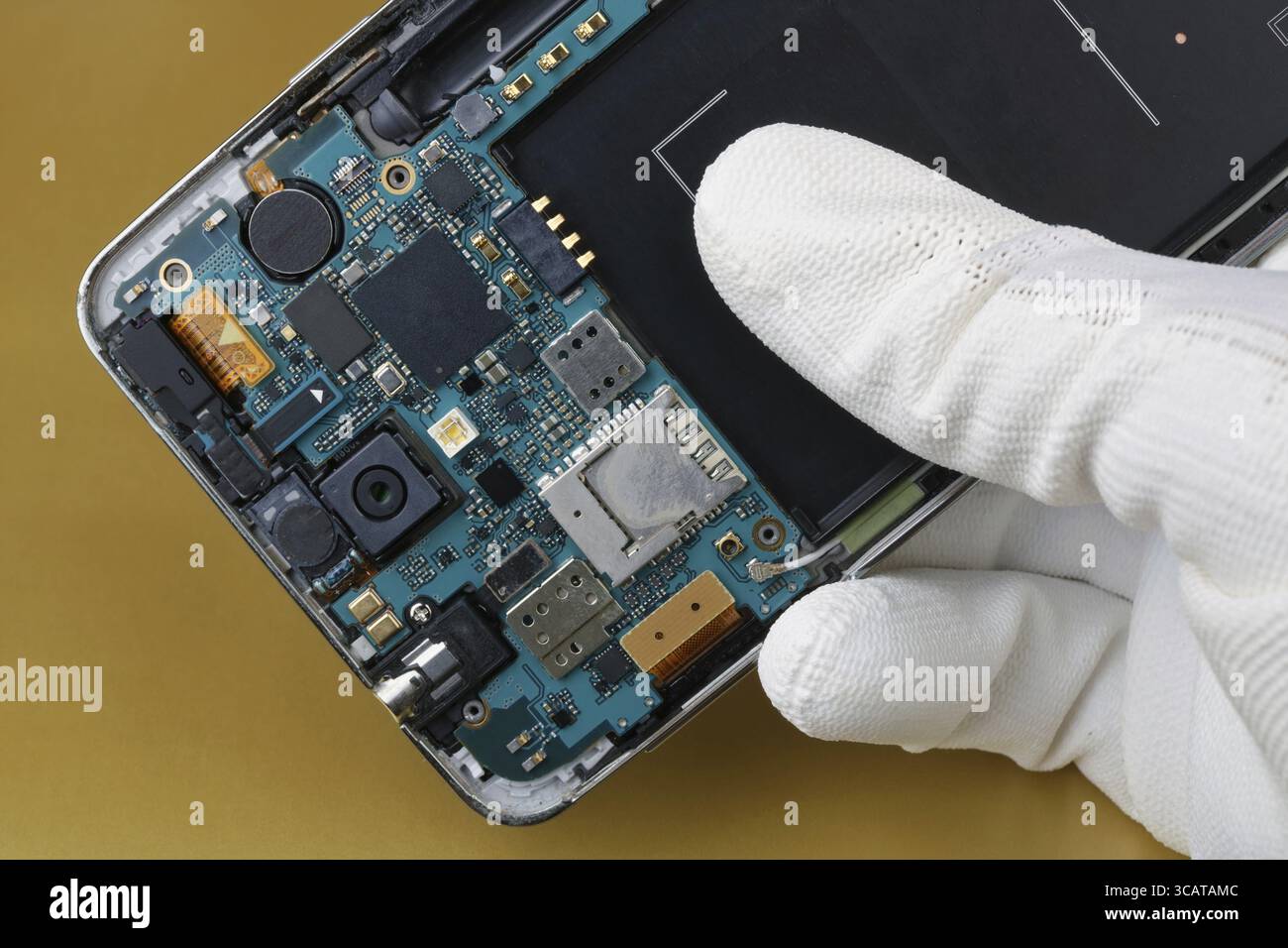 Reparatur der Leiterplatte für GSM-Smartphones Stockfoto