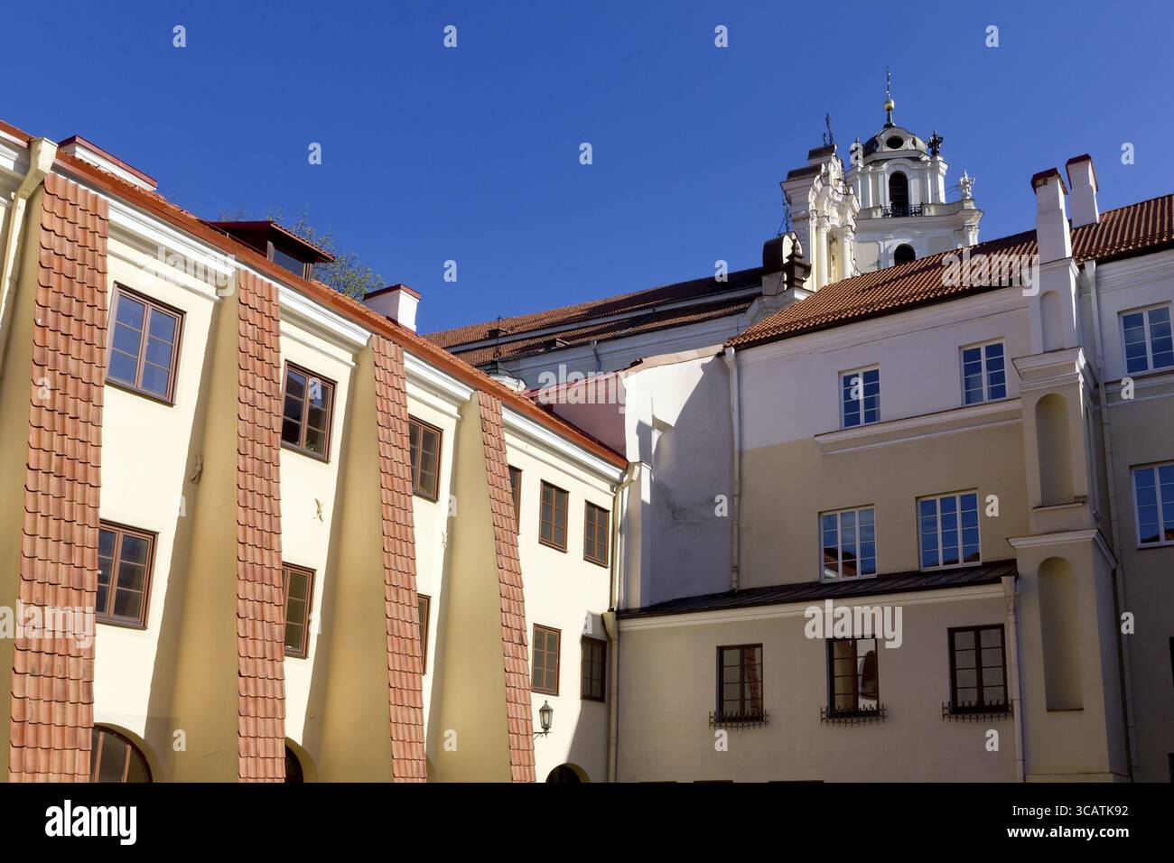 Rote Ziegeldächer gemeinfrei der Geschichte der alten europäischen Stadt Reisen Konzept Teil 3. Sonnigen Frühlingstag Stockfoto