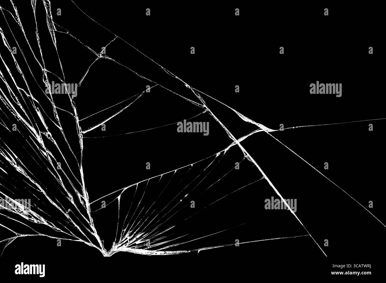 Schwarz gerissenes Touchscreen-Telefon. Risse und Kratzer auf der Oberfläche. Abstrakter Hintergrund oder Textur aus gebrochenem Glas. Stockfoto