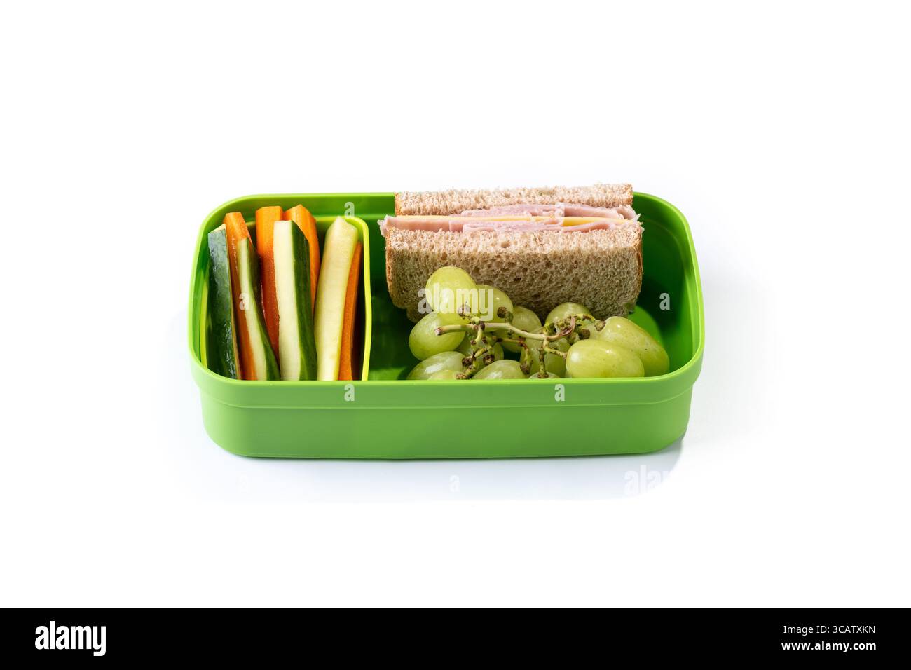 Gesunde Lunchbox für die Schule mit Sandwich, Obst und Gemüse isoliert auf weißem Hintergrund Stockfoto
