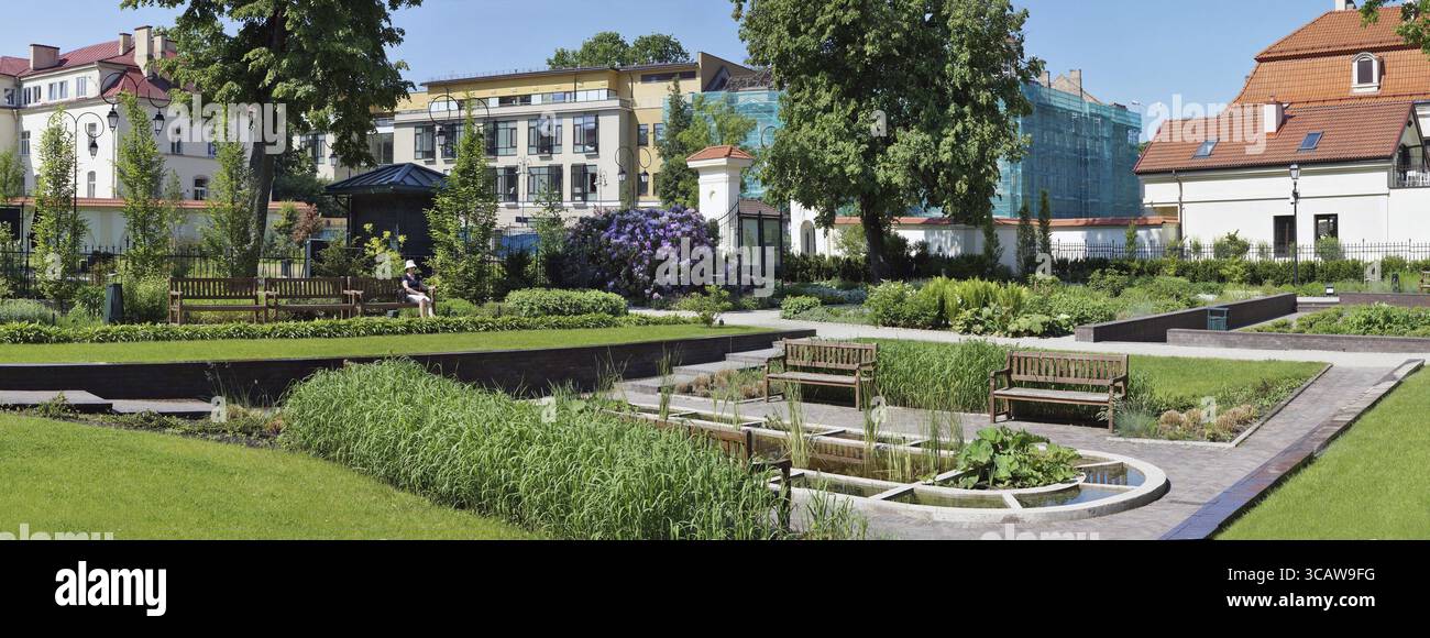 VILNIUS, LITAUEN - 29. MAI 2016: Frühjahrsfeiertag im Mai in einer beliebten Stadtgemeinde Bernardinu in der Nähe des Flusses Vilnia. Rekonstruktion von Stockfoto