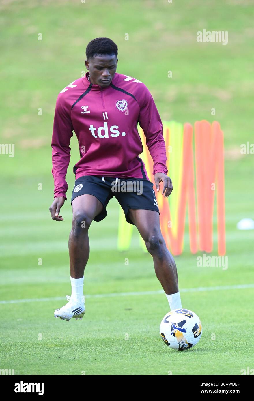 Oriam Sports Centre Edinburgh.Scotland, UK. August 2025. Hearts hat vor kurzem Pierre Landry Kabore unterzeichnet. Training Session für Scottish Premiership Match vs Dundee Utd Credit: eric mccowat/Alamy Live News Stockfoto