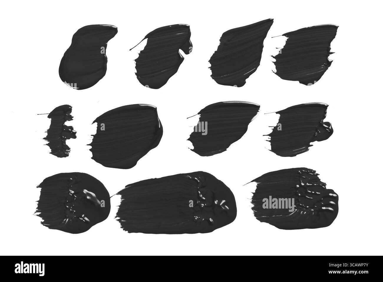 Schwarze Pinselstriche isoliert auf weißem Hintergrund. Abstrakte Kontur der Tinte. Pinselstrich mit Aquarell. Design-Modell. Stockfoto