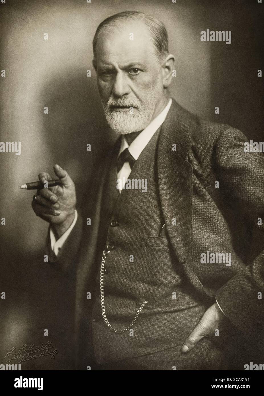 Sigmund Freud Porträt mit Zigarre von Max Halberstadt 1921 oder früher. Vintage-Druck von 1936, nachdem Halberstadt nach Johannesburg geflohen war. Stockfoto