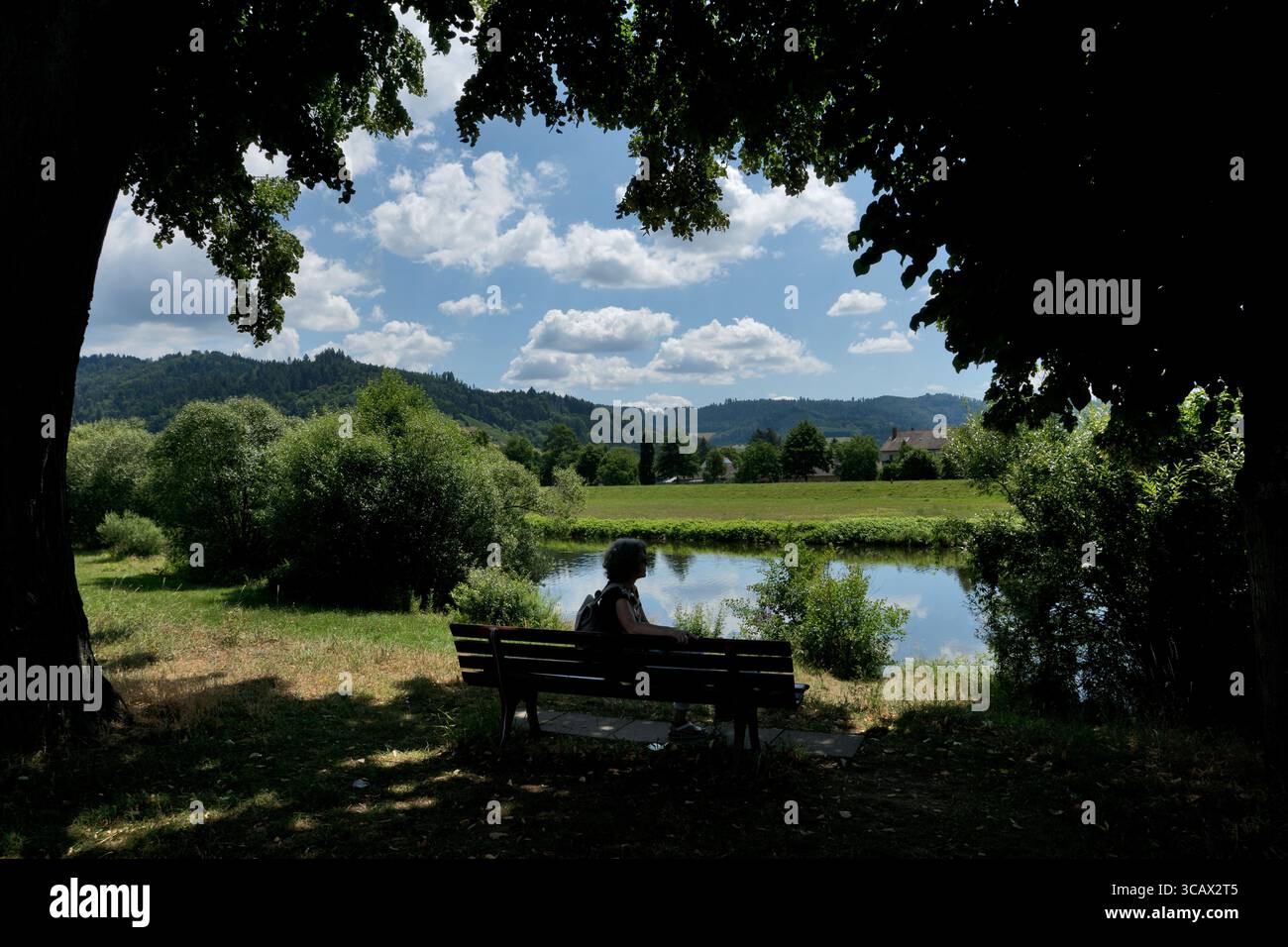 Gengenbach, Deutschland: Idyllischer Blick auf die Kinzig außerhalb der Stadtmauern. Gengenbach ist eine kleine, idyllische Stadt im Schwarzwald Stockfoto
