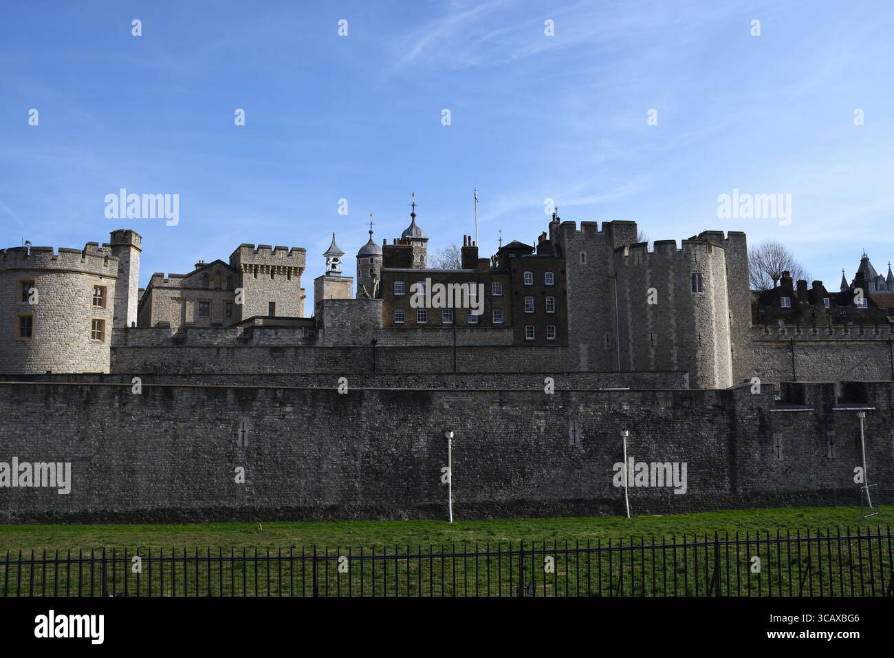 Der Tower of London, offiziell His Majesty's Royal Palace and Fortress of the Tower of London, ist eine historische Zitadelle und eine Burg am Nordufer von Stockfoto