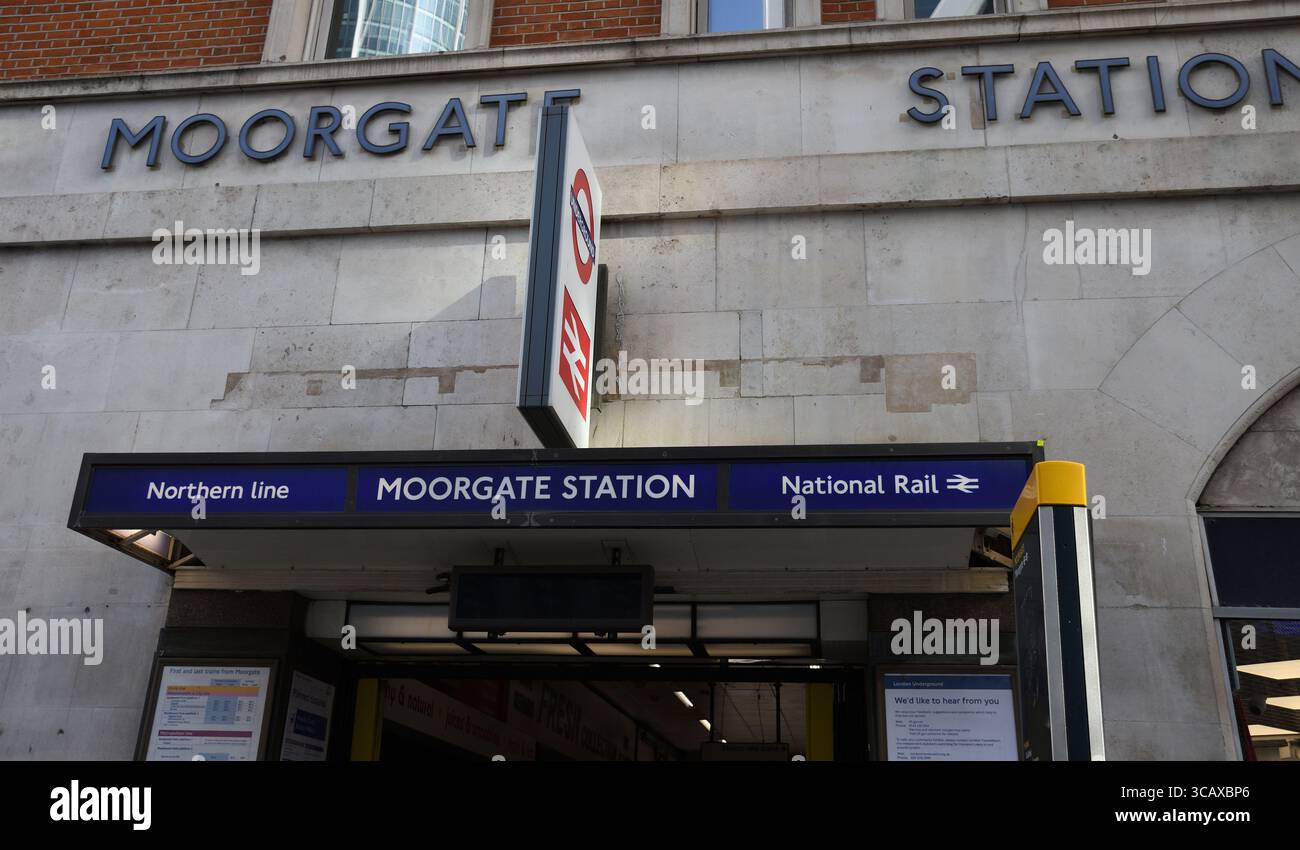 Eingang, U-Bahn- und U-Bahn-Station Moorgate, City of London, London, Großbritannien Stockfoto