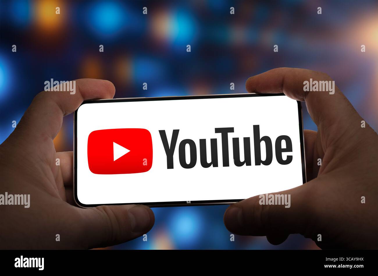 YouTube Social Media und Video-Sharing-Plattform, die auf Mobilgeräten angezeigt wird Stockfoto